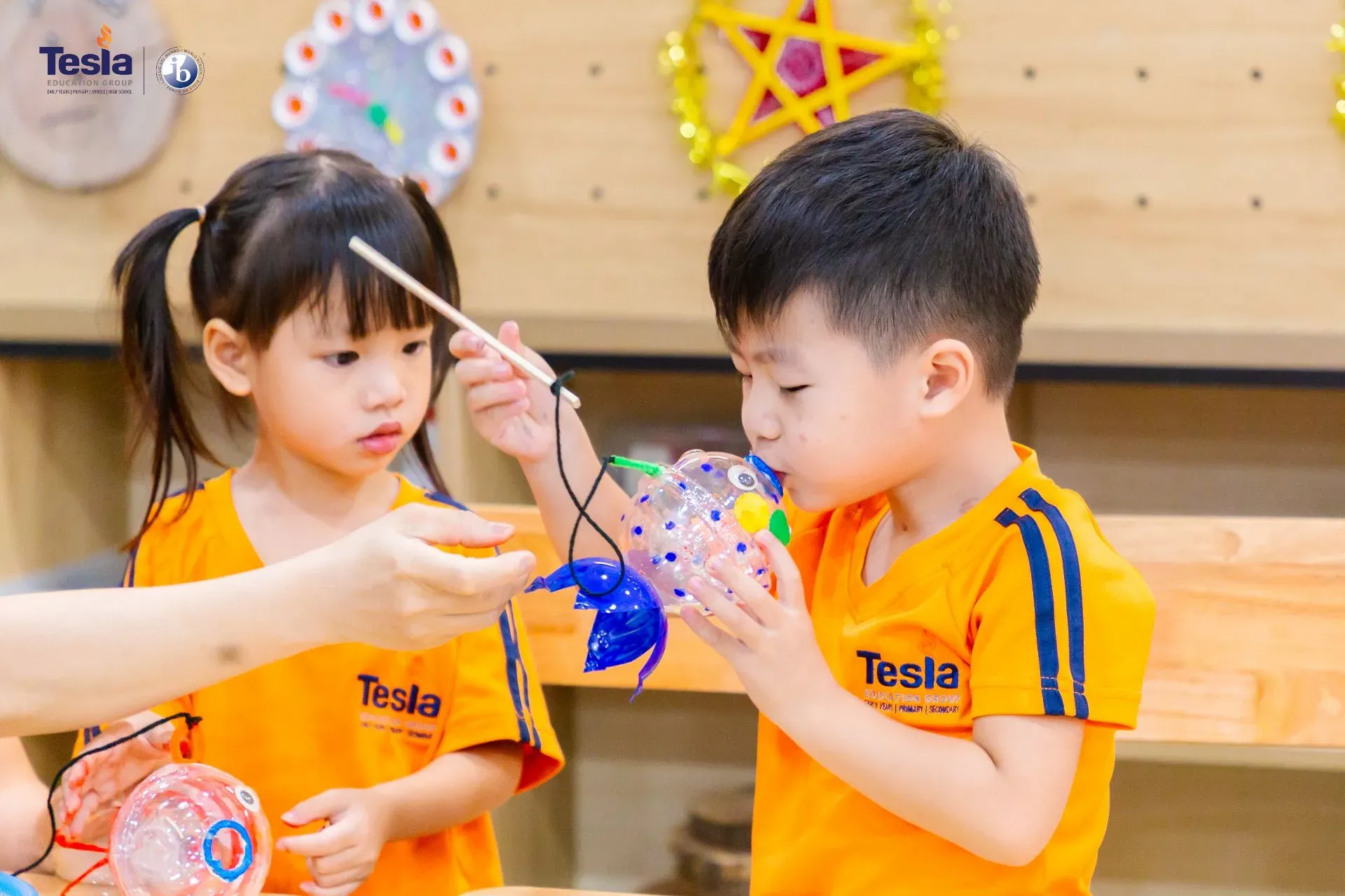 EYP students make Mid-Autumn Festival lanterns